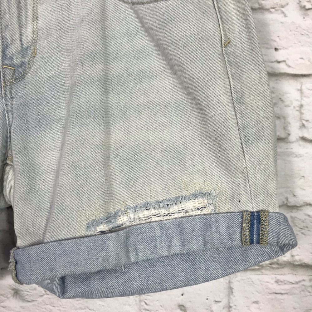 GAP Sexy Boyfriend Light Wash Rolled Hem Shorts 27 - Picture 3 of 7